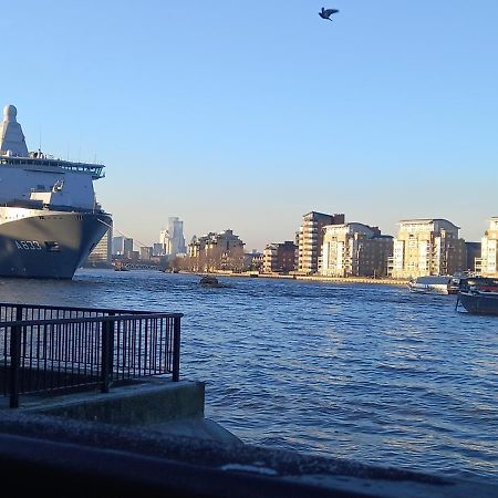 2-Bedroom Flat In Cutty-Sark, Greenwich ! Londres Exterior foto